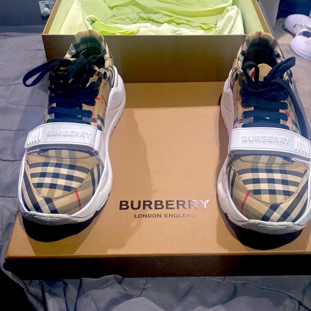 BURBERRY